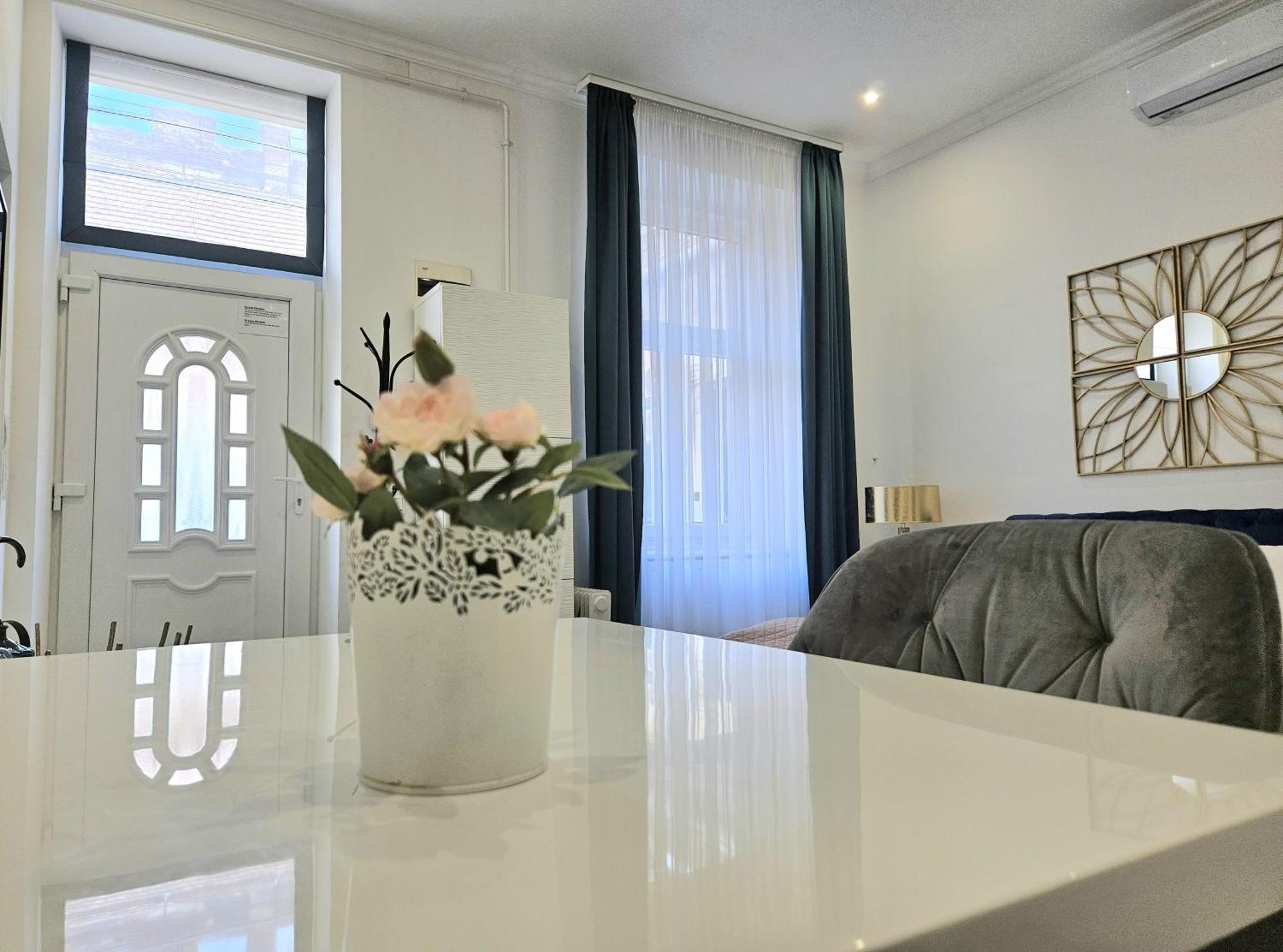 Apartamento Designer Downtown Gem Budapest Exterior foto