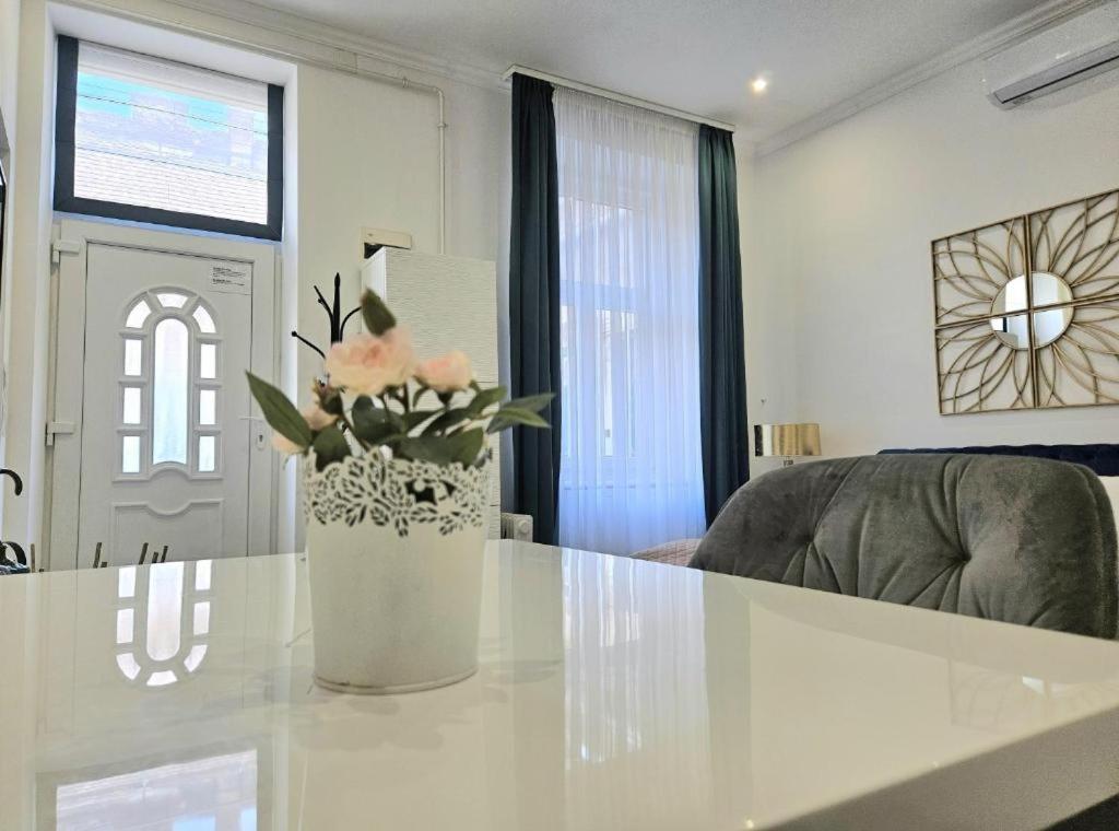 Apartamento Designer Downtown Gem Budapest Exterior foto